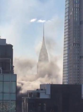 Incendio en rascacielos de Nueva York provoca alarma previo al desfile de San Patricio