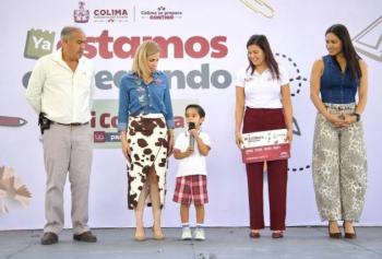 Gobierno de Colima entrega tarjetas de Mi ColiBeca para Empezar a preescolares de Comala