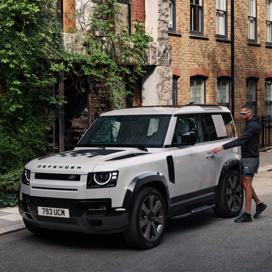 Defender arranca 2026 con triunfos globales y una evoluci&oacute;n estrat&eacute;gica en el segmento premium