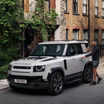 Defender arranca 2026 con triunfos globales y una evoluci&oacute;n estrat&eacute;gica en el segmento premium