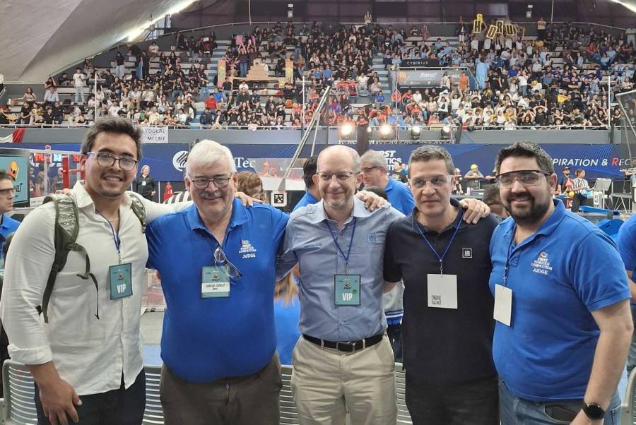 Talento mexicano clasifica hacia la &eacute;lite global de la rob&oacute;tica