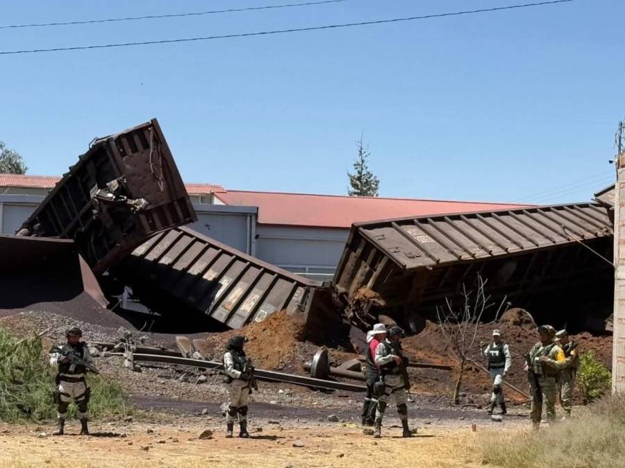 Descarrilamiento de tren de Ferromex en Aguascalientes deja una persona muerta y varios heridos
