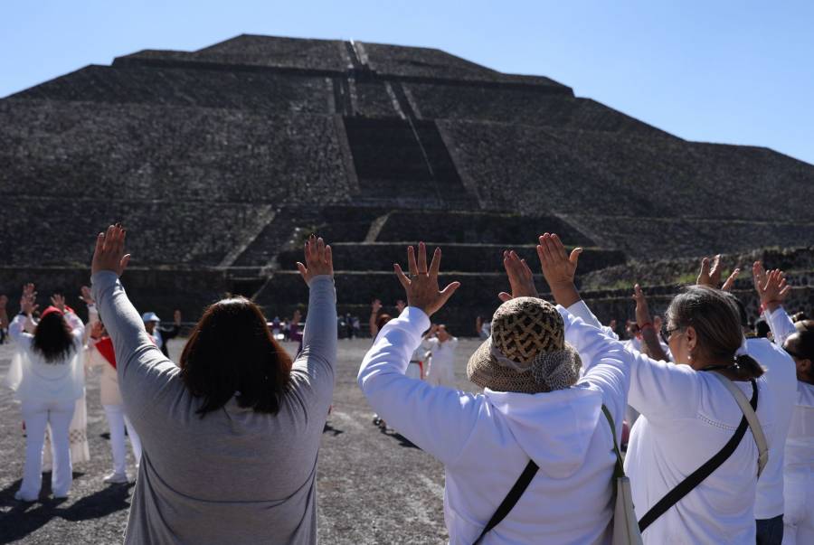 Miles de visitantes celebran el equinoccio de primavera en Teotihuacán con rituales y danzas prehispánicas