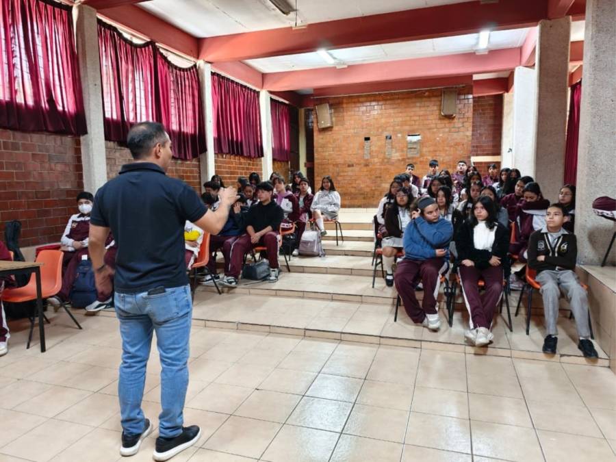 Jóvenes Nómadas lleva pláticas de prevención a estudiantes de nivel básico y medio superior en SLP
