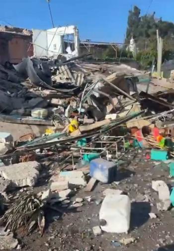 Explosi&oacute;n por fuga de gas destruye vivienda en Coacalco