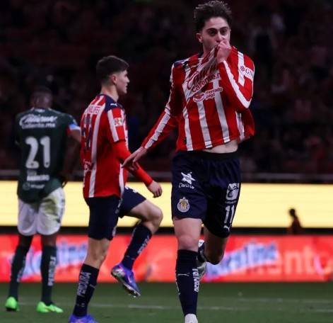 Chivas se da un fest&iacute;n ante Le&oacute;n y recupera la cima del Clausura 2026