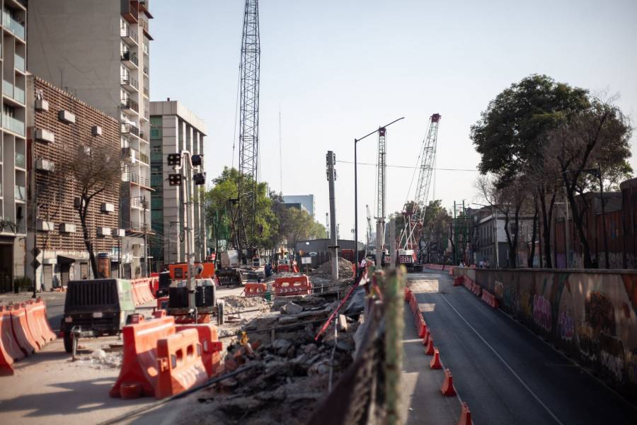 Vecinos denuncian afectaciones por obras continuas en San Antonio Abad rumbo al Mundial