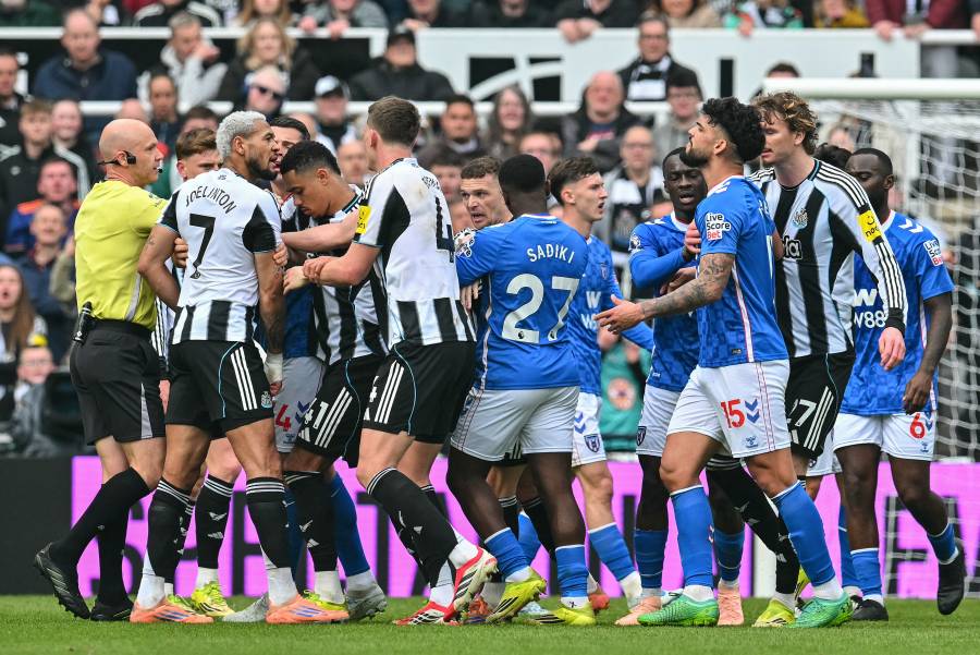 Suspenden derbi entre Newcastle y Sunderland por racismo en las gradas
