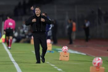 Efra&iacute;n Ju&aacute;rez roba reflectores con emotivo festejo tras triunfo de Pumas