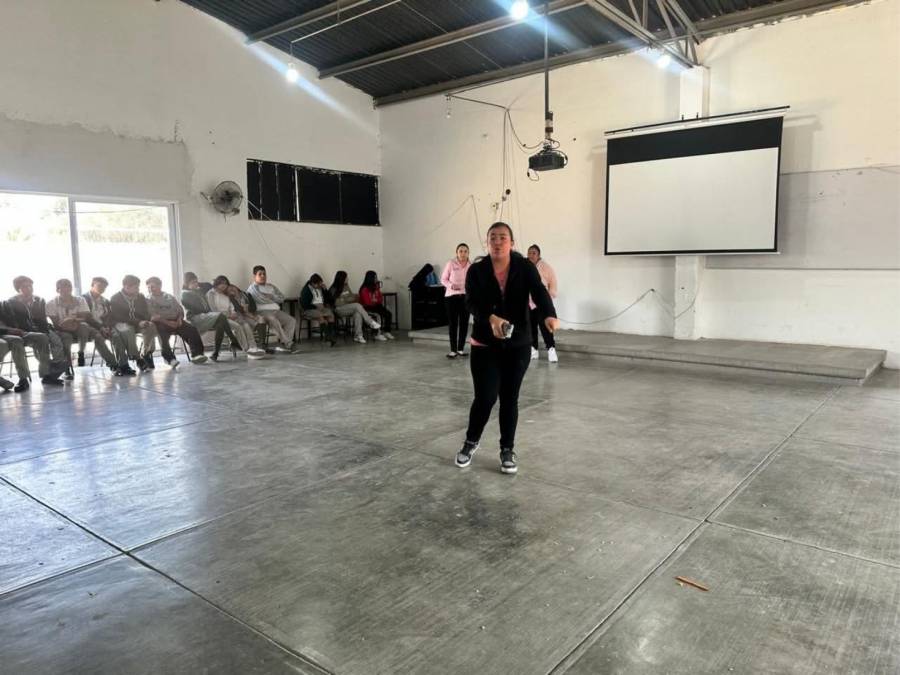DIF Villa de Pozos implementa talleres sobre salud emocional y prevención del cutting en secundaria