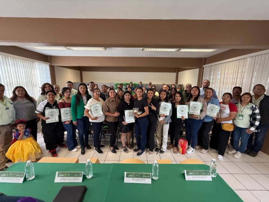 Entregan constancias de capacitaci&oacute;n laboral a habitantes del Altiplano potosino