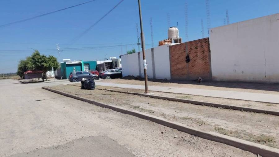 Autoridades de Villa de Pozos realizan labores de limpieza en fraccionamiento Olinda