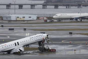 Aeropuerto LaGuardia de Nueva York, cerrado tras choque mortal entre avi&oacute;n y cami&oacute;n en pista