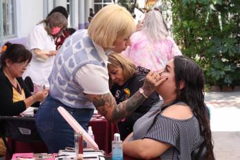 Apapacha SEMUJERES y Brigada de Belleza Itinerante a mujeres en situaci&oacute;n de vulnerabilidad