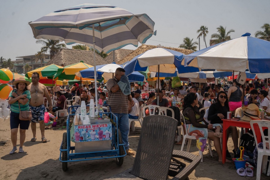 Temporada vacacional impulsa ventas en diversos comercios