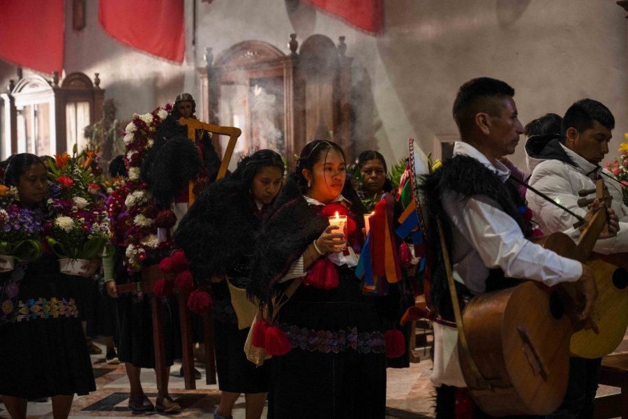 Procesiones de Semana Santa: tradición religiosa que transforma la vida cultural urbana