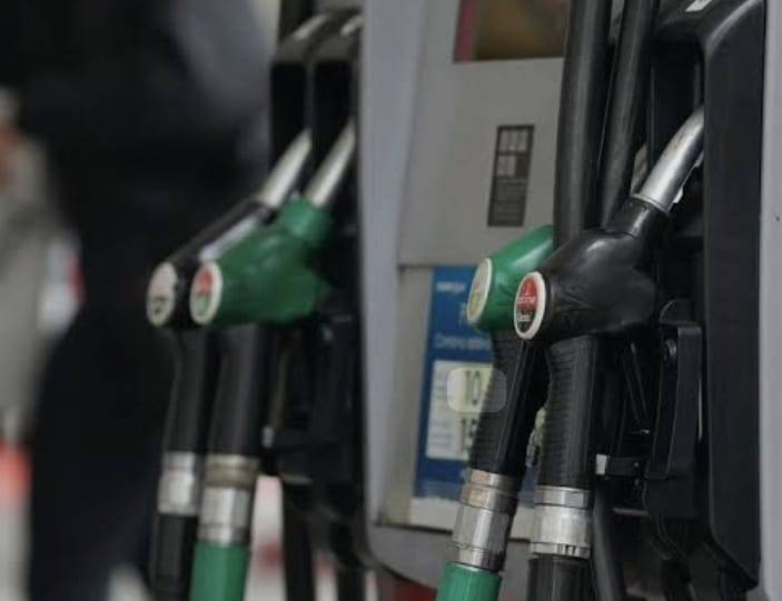 Sheinbaum reprocha a gasolineros por alza en di&eacute;sel y gasolina premium