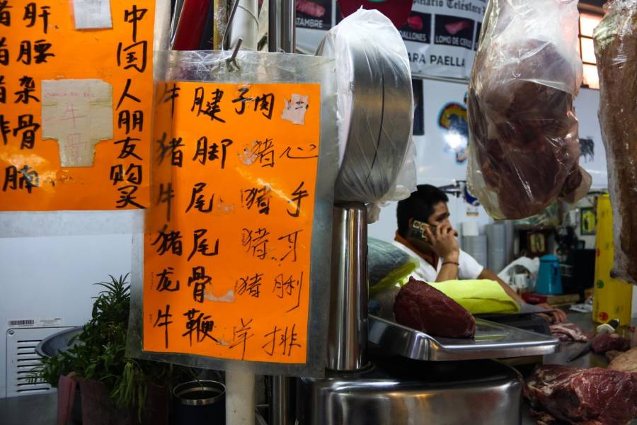 Carnicer&iacute;as del Centro de CDMX adaptan ventas con precios en mandar&iacute;n ante auge de clientes chinos