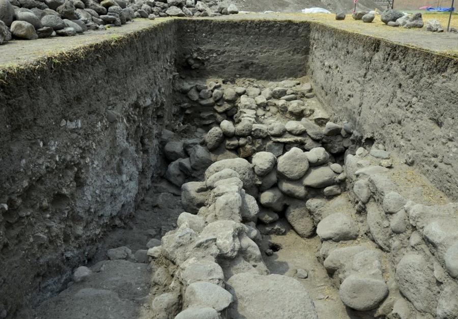 Descubren altar tolteca con ofrendas de cráneos humanos en obras del tren CDMX-Querétaro