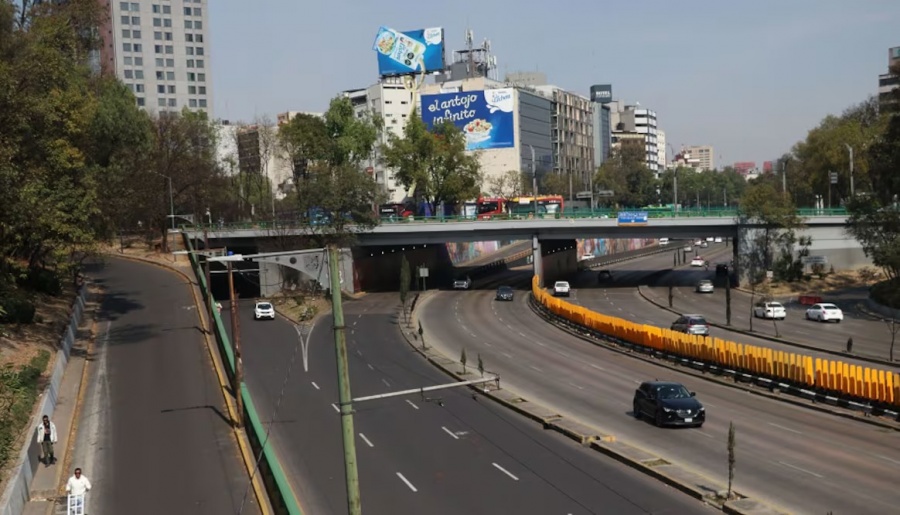 Gobierno de México restringe circulación de transporte pesado en carreteras durante Semana Santa 2026