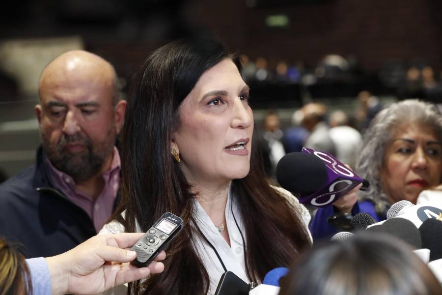 Kenia López Rabadán ve “curioso” que el gobierno retome políticas panistas antes criticadas