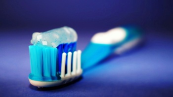 IMSS recibe donaci&oacute;n de casi 4 millones de cepillos dentales para ni&ntilde;os en zonas apartadas