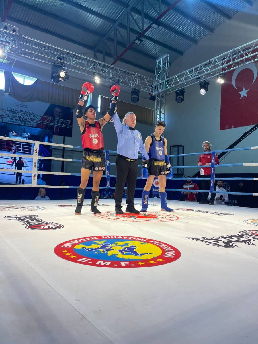 Triunfan Marlon Jiménez y Alan Uribe en la Copa Abierta de Muaythai Antalya 2026