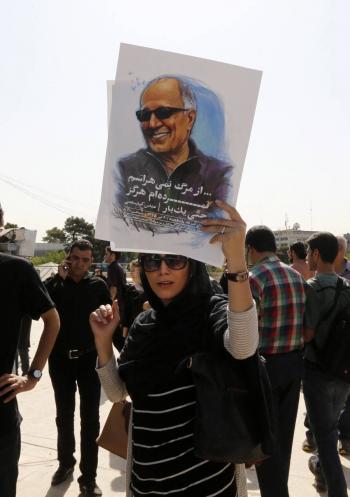 Bombardeos alcanzan vivienda del cineasta Abbas Kiarostami en Ir&aacute;n