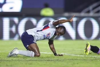Refuerzo de Cruz Azul queda fuera por problema migratorio en Estados Unidos