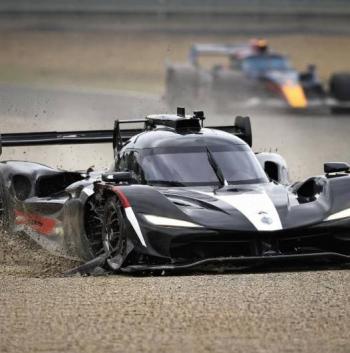 Checo P&eacute;rez reporta nuevos problemas en su Cadillac tras colisi&oacute;n con Albon en pr&aacute;cticas de Jap&oacute;n