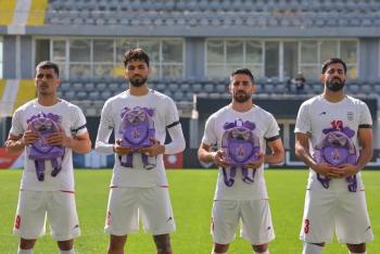 Selecci&oacute;n de Ir&aacute;n homenajea a v&iacute;ctimas en partido amistoso ante Nigeria en medio de la guerra