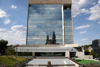 Universidad de Guadalajara enfrenta presi&oacute;n sindical y empresarial por contrato de vales de despensa