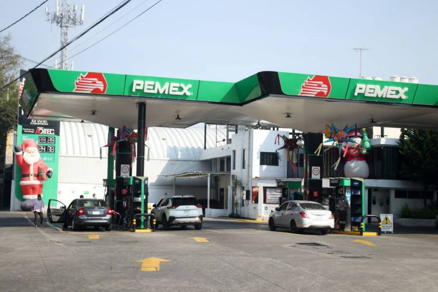 Gasolina en México hasta 28% más cara que en Estados Unidos pese a subsidios