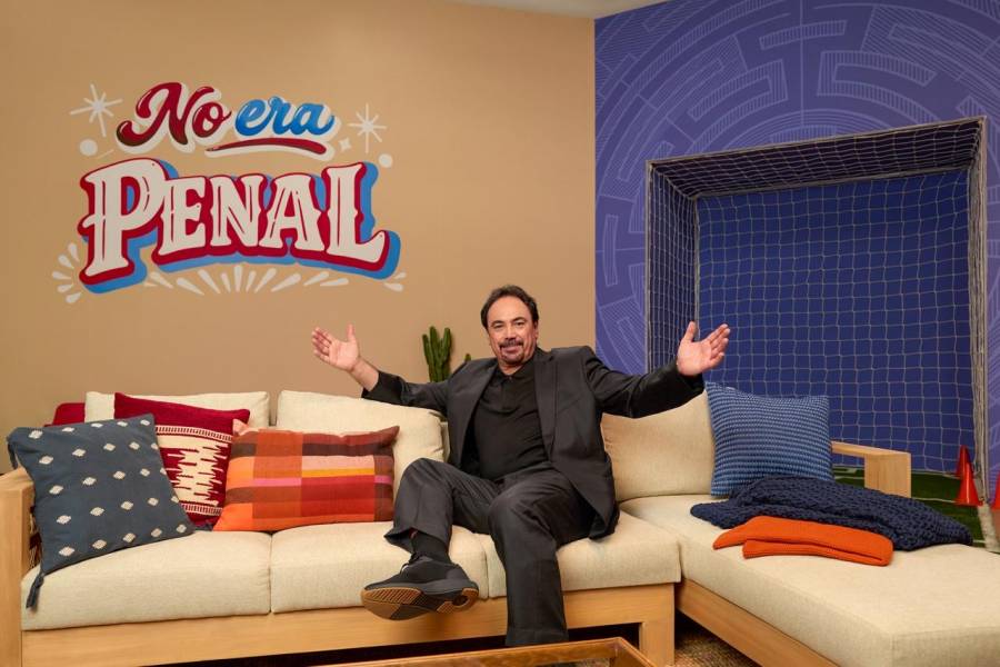Una noche en el Estadio Ciudad de México: la experiencia de Airbnb con Hugo Sánchez.