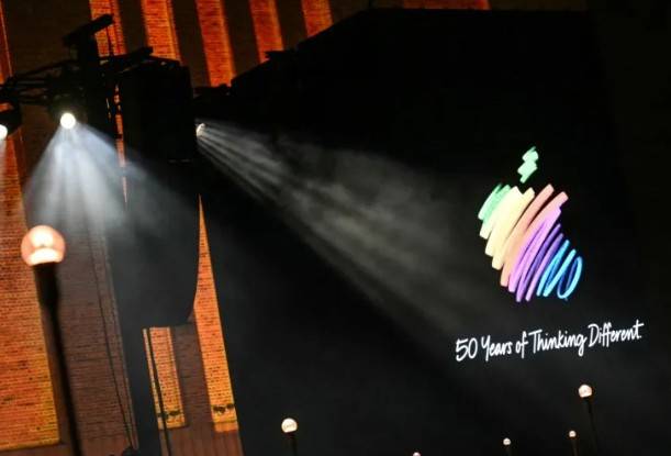 Apple cumple 50 a&ntilde;os ante presi&oacute;n por innovaci&oacute;n en IA