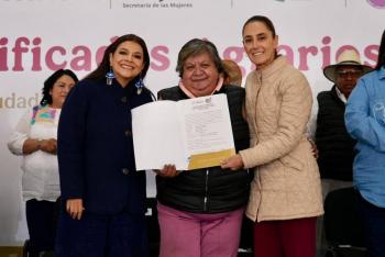 Clara Brugada y Claudia Sheinbaum entregan certificados agrarios a campesinas para reconocerlas jur&iacute;dicamente y reivindicar sus derechos hist&oacute;ricos
