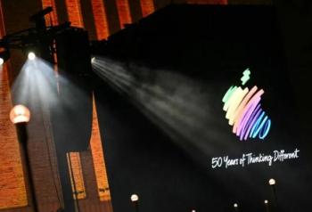 Apple cumple 50 a&ntilde;os ante presi&oacute;n por innovaci&oacute;n en IA