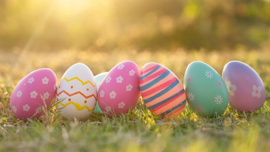 ¿Qué significan los huevos y conejo de Pascua?