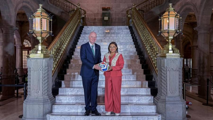Clara Brugada se reúne con el Presidente de la FIFA