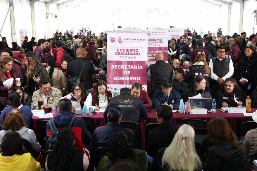 Clara Brugada encabeza atención a más de 4 mil personas en Audiencia Ciudadana en el Zócalo