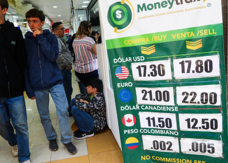 Dólar baja a 17.89 pesos tras declaraciones de Trump sobre conflicto en Irán