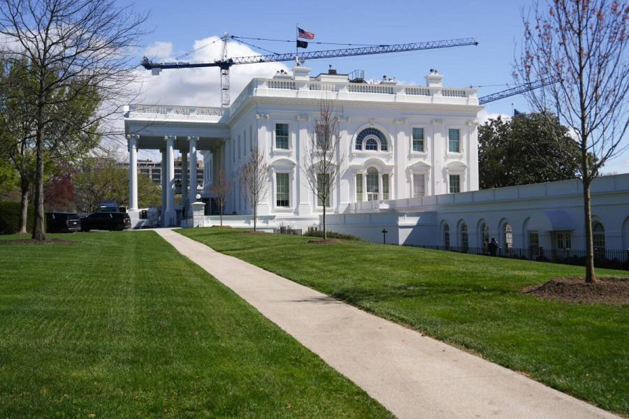 Juez ordena frena obras del sal&oacute;n de baile en Casa Blanca