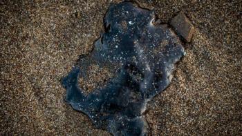 Sheinbaum descarta fugas en Cantarel; apunta derrame a ‘chapopoteras naturales’