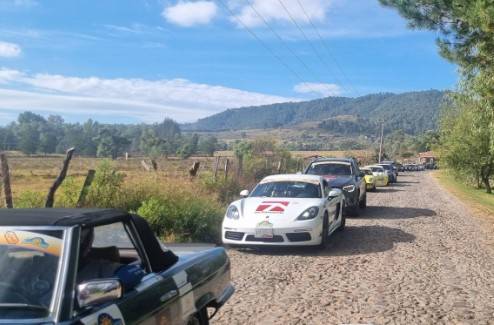 Autos vintage se posicionan como activos de lujo ante escasez y demanda global
