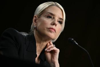Trump despide a su fiscal general, Pam Bondi
