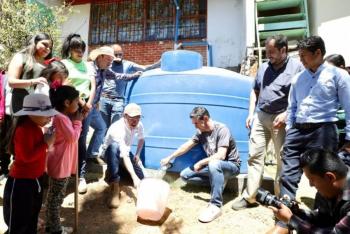 DIF Estatal Guanajuato instala sistemas de captaci&oacute;n de agua de lluvia en escuela de Llanos de la Fragua