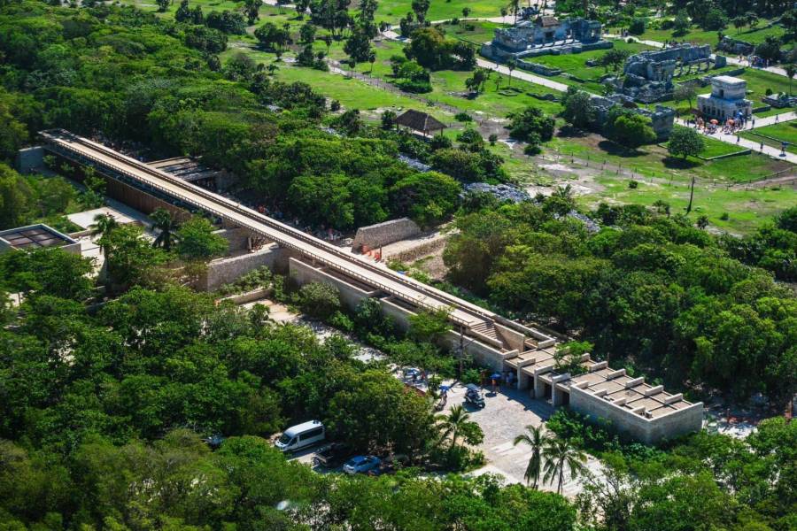 Denuncian clausura de libramiento en Tulum y presuntas obras ilegales en zona ambiental protegida