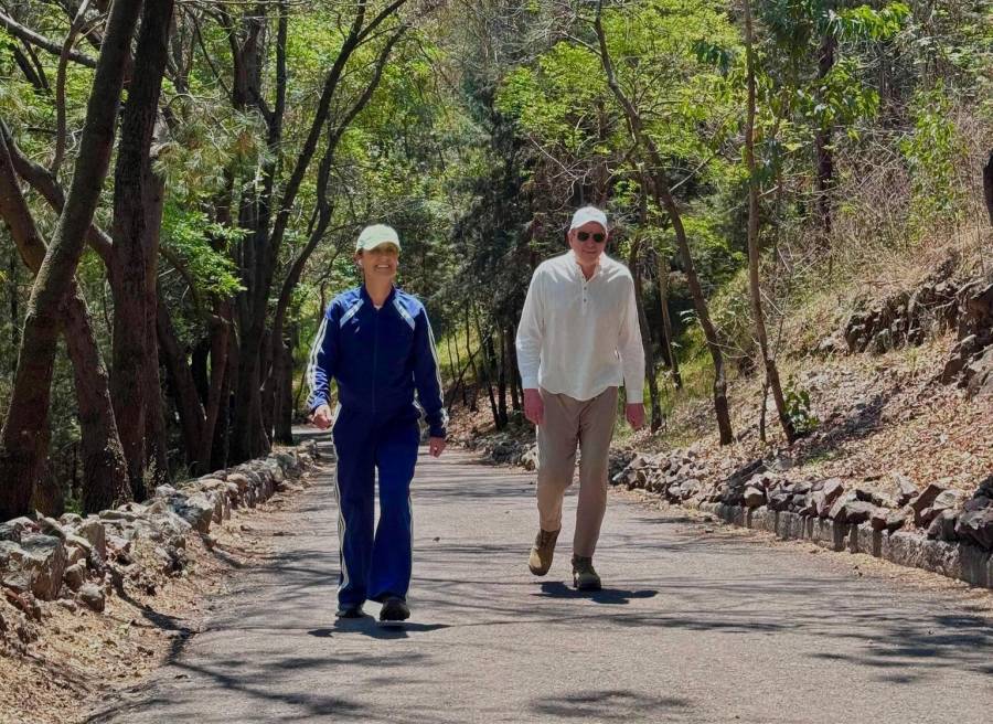 Sheinbaum comparte paseo con su esposo y envía mensaje por Semana Santa