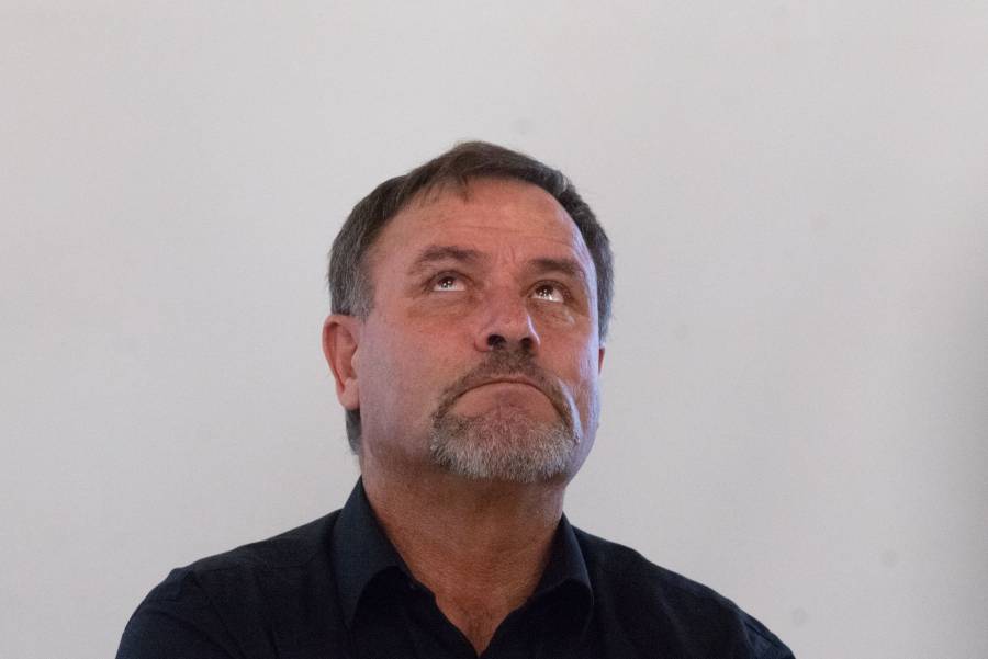 Sicarios irrumpen en casa de familiar de Adri&aacute;n LeBar&oacute;n en Chihuahua