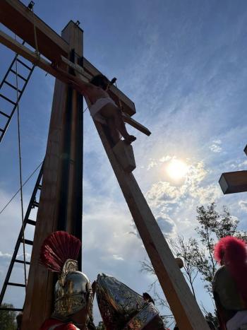 Viernes Santo en Iztapalapa re&uacute;ne a m&aacute;s de dos millones de visitantes y saldo blanco